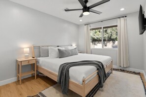 3 bedrooms, desk, iron/ironing board, travel crib