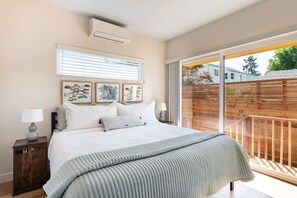 1 bedroom, desk, iron/ironing board, free WiFi - Sunny 🌞 Guesthouse near Stanford 🌲 w/private patio (Redwood City)