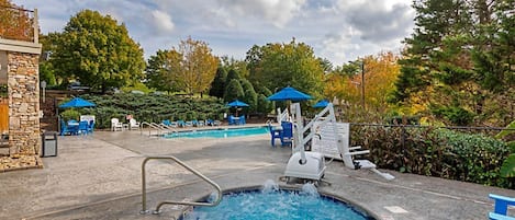 Piscine intérieure, piscine extérieure