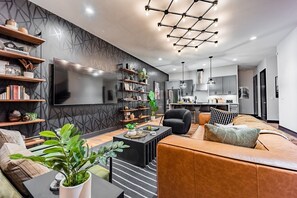 Smart TV, libros y impresora