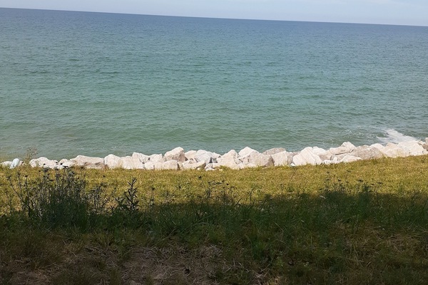 Beach nearby, sun loungers