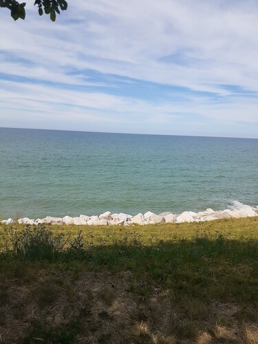 House 1 mile from Geneva on Lake. We have several wineries in the area. 