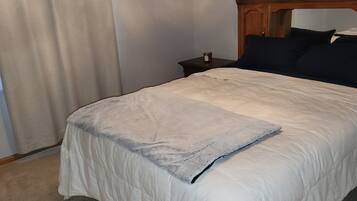 3 bedrooms, desk, iron/ironing board, WiFi