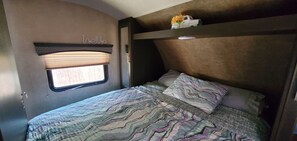 Room - Delightful 2 Bedroom RV, not too far from the beach  (Torrance)