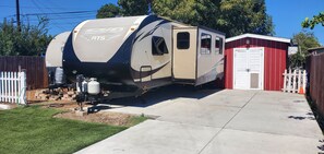 Property grounds - Delightful 2 Bedroom RV, not too far from the beach  (Torrance)