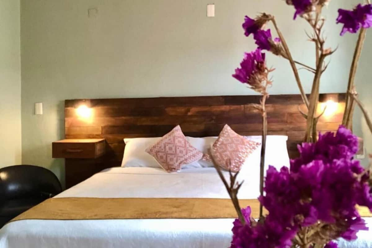 Quarto casal standard | Edredons de pluma, Wi-Fi de cortesia, individualmente decorados