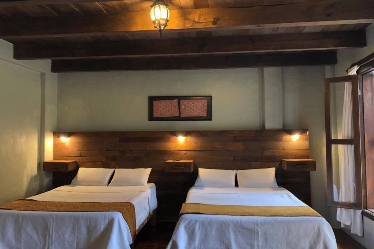 Quarto casal standard | Edredons de pluma, Wi-Fi de cortesia, individualmente decorados
