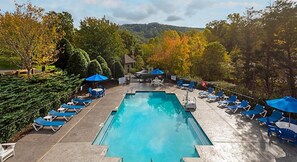 Indoor pool, outdoor pool - PIGEON FORGE! 8/20-8/22 (Pigeon Forge)