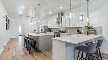 KylskÄp, mikrovÄgsugn, ugn och spishÀll