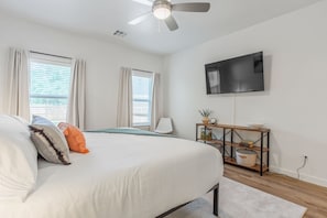 4 bedrooms, desk, iron/ironing board, travel cot