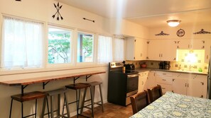 冰箱、微波炉、烤箱、炉灶