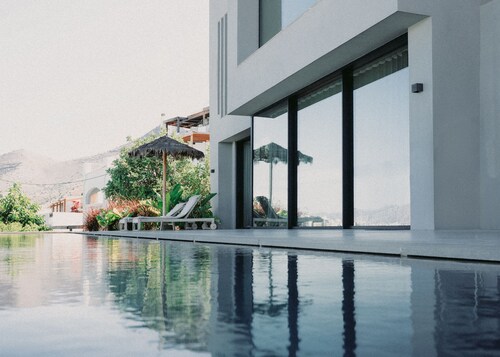 Unique 3 bedroom villa next to the beach