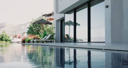 Unique 3 bedroom villa next to the beach
