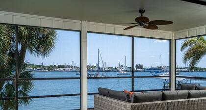 295 - 180° Bay Views, Newly Remodeled, Walk to Beach