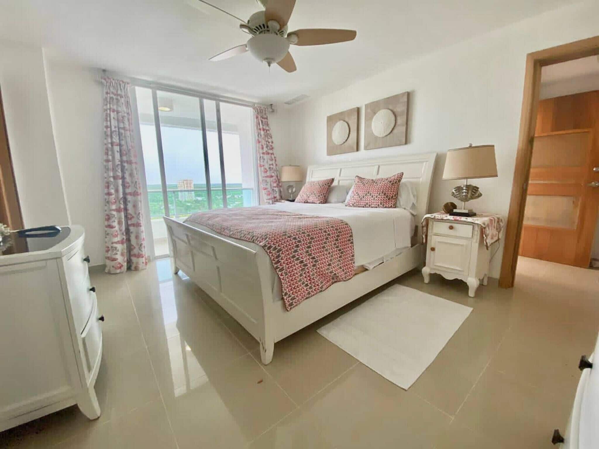 3 chambres, fer et planche à repasser, accès Internet, draps fournis