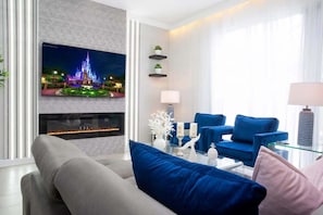 Televisión, reproductor de DVD, estéreo y oficina 