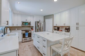 Fridge, microwave, dishwasher, coffee/tea maker - Spacious 4BR/4BA Family Retreat Sleeps 12 | Private Beach Club & 5 Pools access & Stunning Backyard (Ocean Pines)