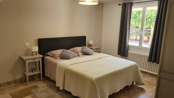 2 bedrooms, soundproofing, iron/ironing board, WiFi