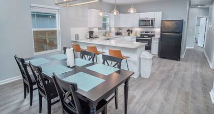Newly Remodeled 4BR 2BA Near Amazing Downtown