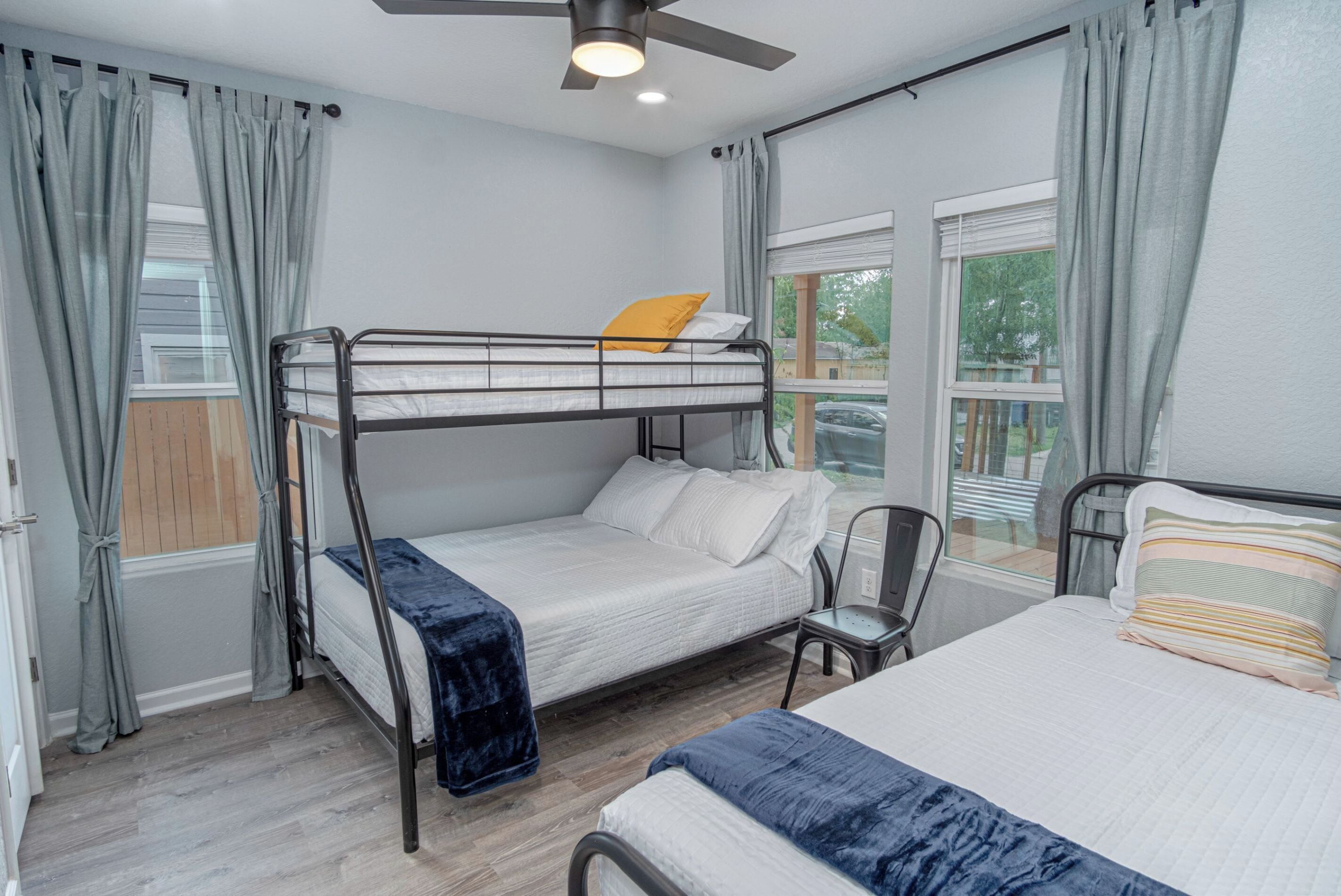 Casa (4 Bedrooms) | 4 habitaciones y espacio para trabajar con laptop 