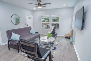 50-inch TV with digital channels - Newly Remodeled 4BR 2BA Near Amazing Downtown (San Antonio)