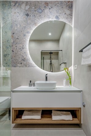 Comfort Double or Twin Room | Bathroom | Shower, hair dryer, towels, toilet paper - 48 Rooms Split (Split)