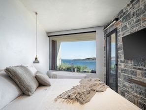 1 bedroom, iron/ironing board, travel cot, free WiFi