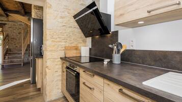 冰箱、微波炉、烤箱、炉灶