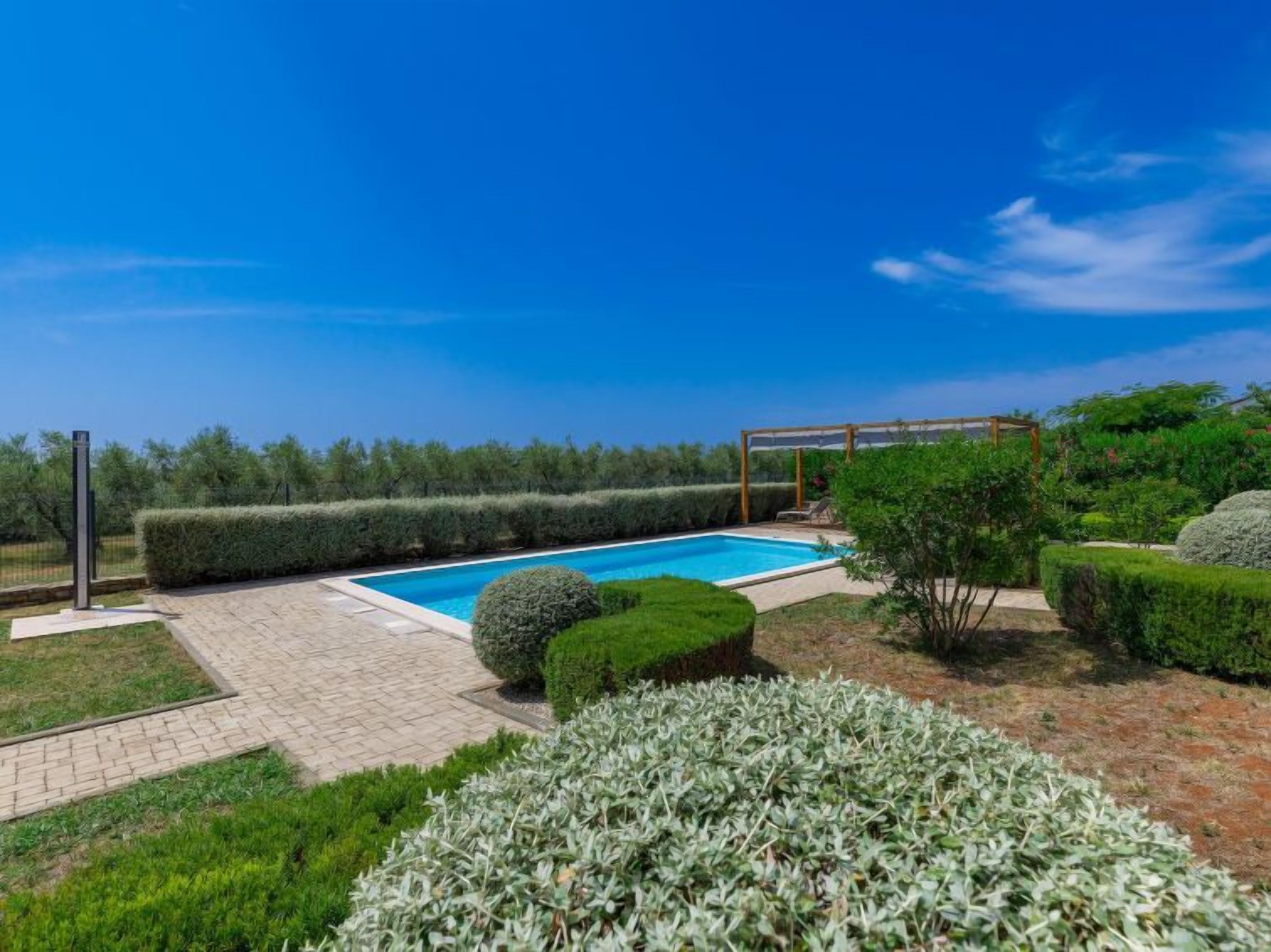 حمام سباحة