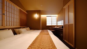 A hotel room with two beds, a desk, and a window with blinds. - FOUR SEASONS INN KYOTO (Kyoto)