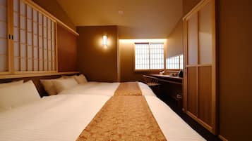 Quadruple Room, 2 Double Beds, Non Smoking | Desk, laptop workspace, free WiFi, bed sheets
