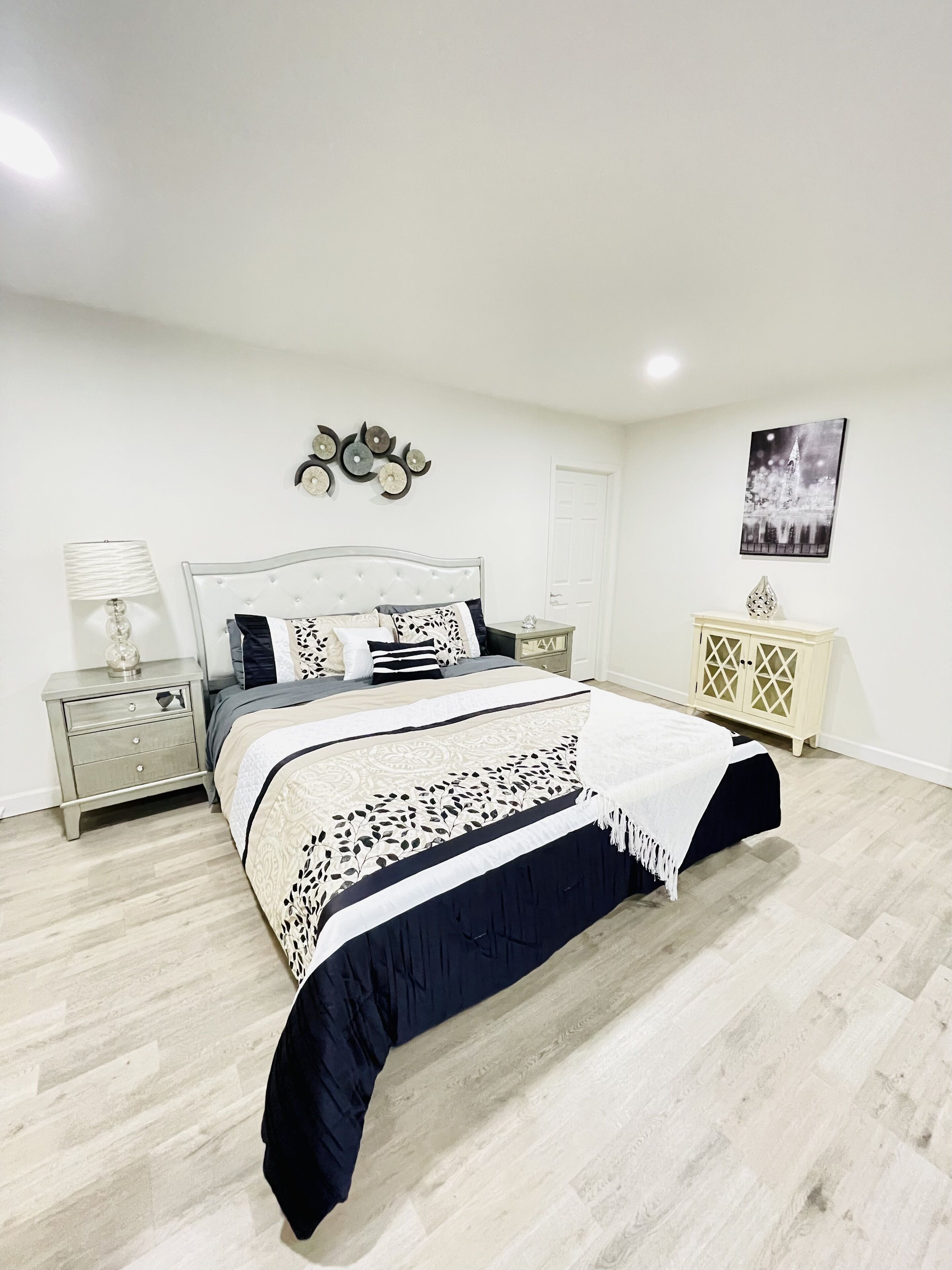 5 habitaciones, caja de seguridad en la habitación y escritorio 