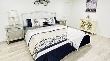 5 habitaciones, caja de seguridad en la habitación y escritorio