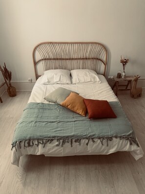 1 bedroom, WiFi - Superb renovated apartment, Bohemian style (Luxeuil-les-Bains)