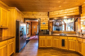 Fridge, microwave, oven, stovetop - Your Own Private Mountain Lodge | Castaway Cabin | Hot Tub & Huge Game Room (Ennice)