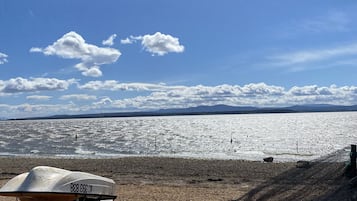 Una spiaggia nelle vicinanze