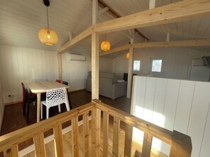 Dining - Authentic wooden chalet with sea view sleeps 4 (Gruissan)