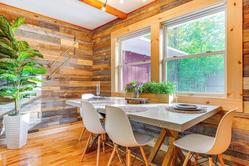 Pet-Friendly Wilmington Retreat w/ Hot Tub!