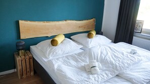 2 bedrooms, desk, free WiFi, bed sheets