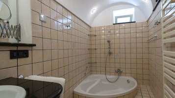 Bathtub, hair dryer, bidet, towels