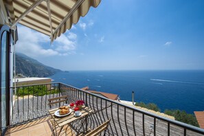 Outdoor dining - Casa Il Riccio - House with garden and breathtaking view (Praiano)
