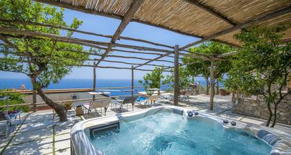 Casa Il Riccio - House with garden and breathtaking view