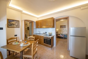 Refrigerador, horno, parrilla de estufa y lavavajillas 