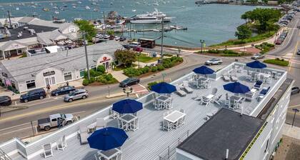Penthouse with Private Roofdeck on Plymouth Harbor