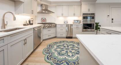 Penthouse with Private Roofdeck on Plymouth Harbor