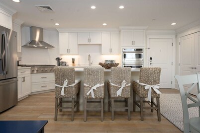 Penthouse with Private Roofdeck on Plymouth Harbor