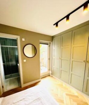 1 bedroom, desk, iron/ironing board, free WiFi