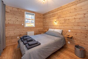 1 Schlafzimmer, Reisekinderbett, Bettwäsche