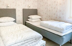 2 bedrooms, travel cot, free WiFi