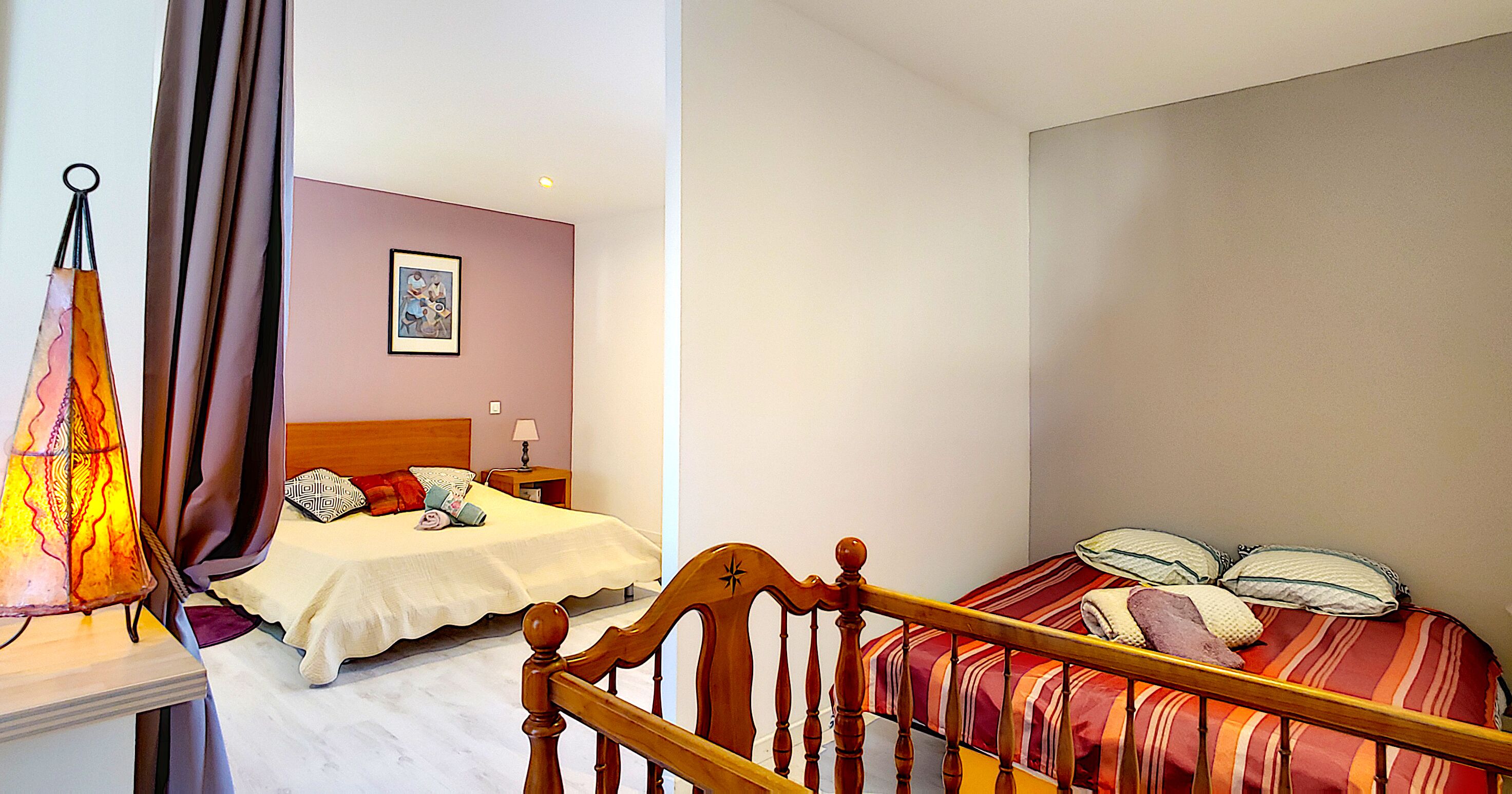 Quarto quádruplo conforto, vista para o pátio | Camas Select Comfort, escrivaninha, quartos à prova de som